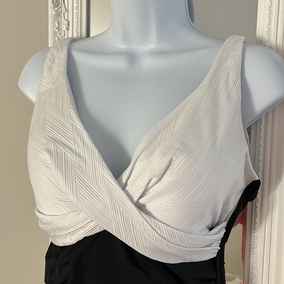 Sea Levels Australia swimsuit - Picture 2 of 12